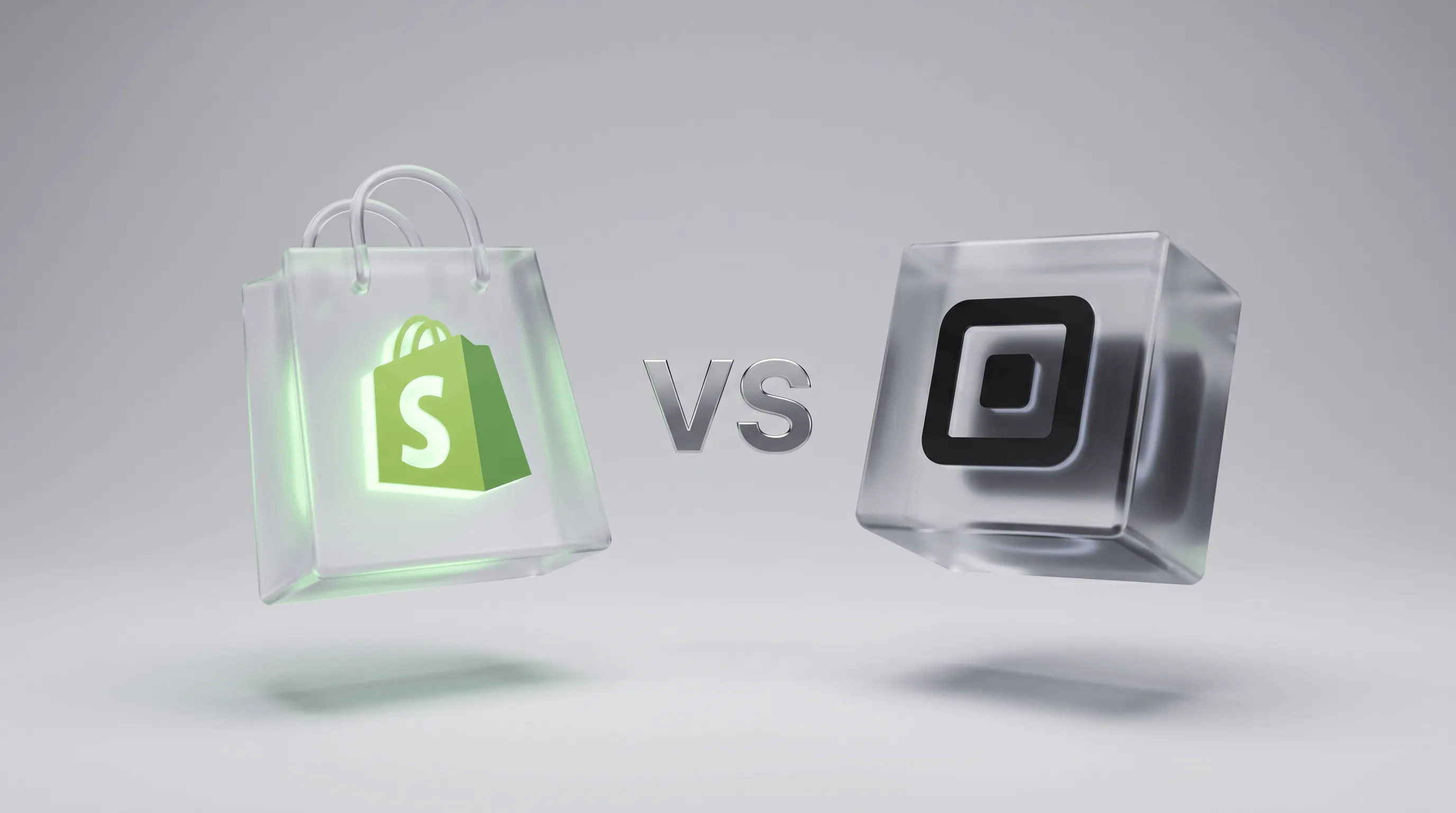 Shopify vs. Square – Glas-Shoppingbag und Glas-Würfel mit Square Logo im Vergleich